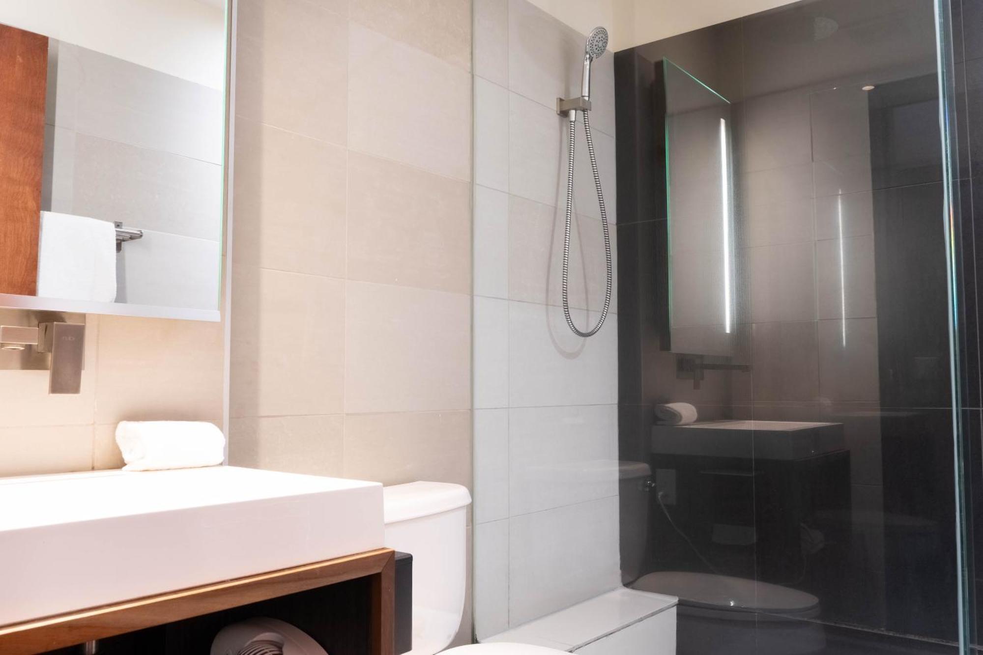 Standard King-sized bed room