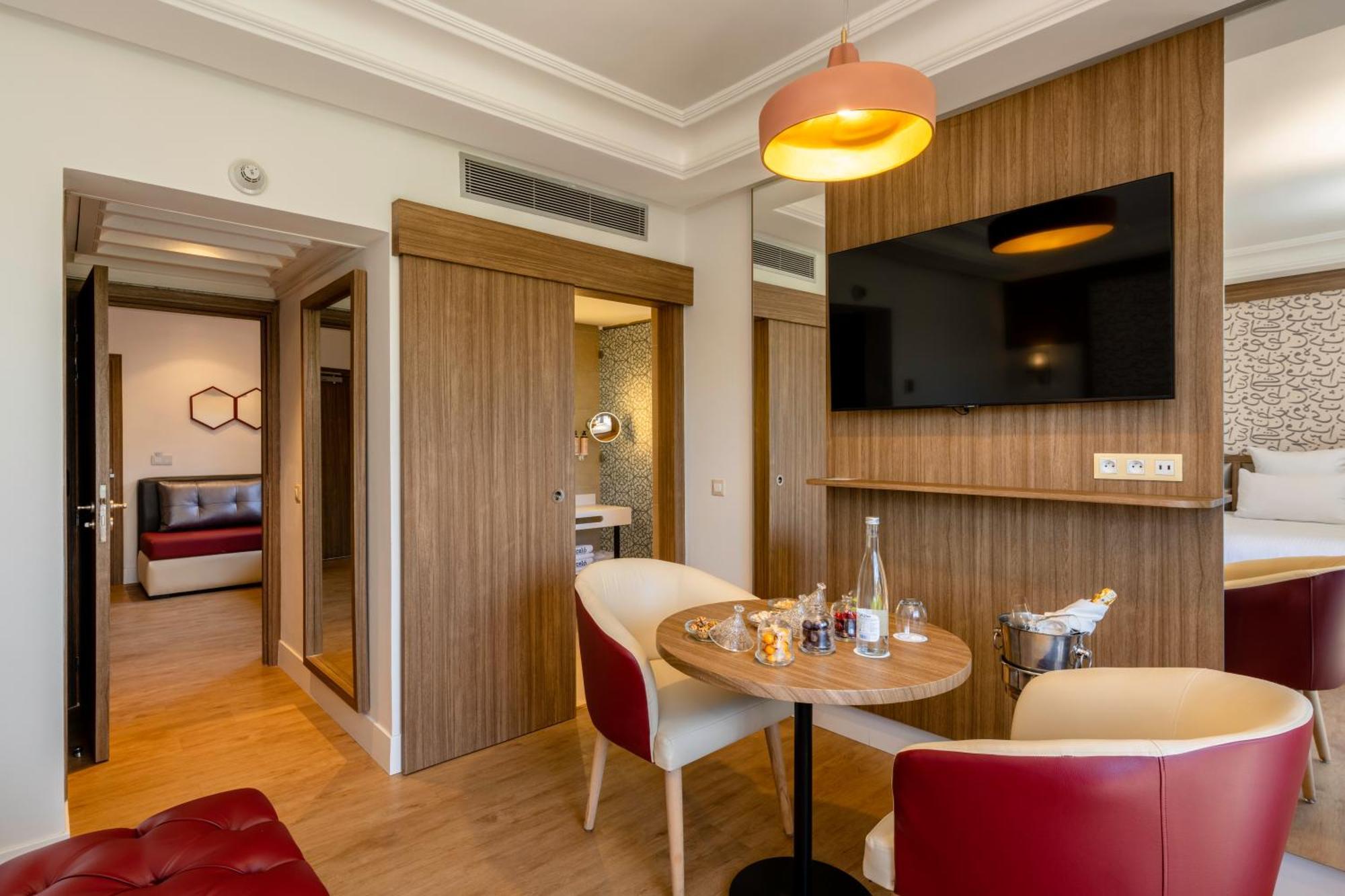 Junior Suite,1774474682:JPEG