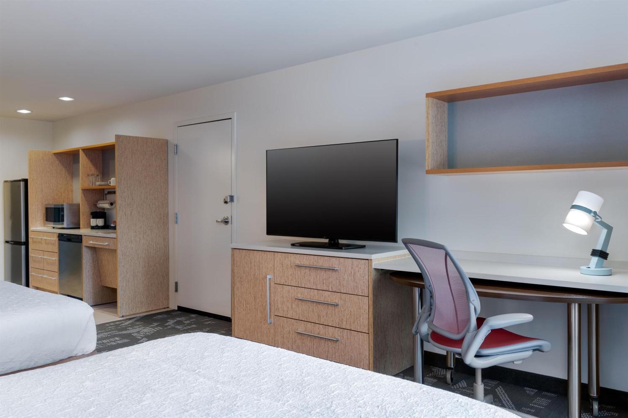 Studio with Two Queen Beds - Hearing Accessible/Non-Smoking