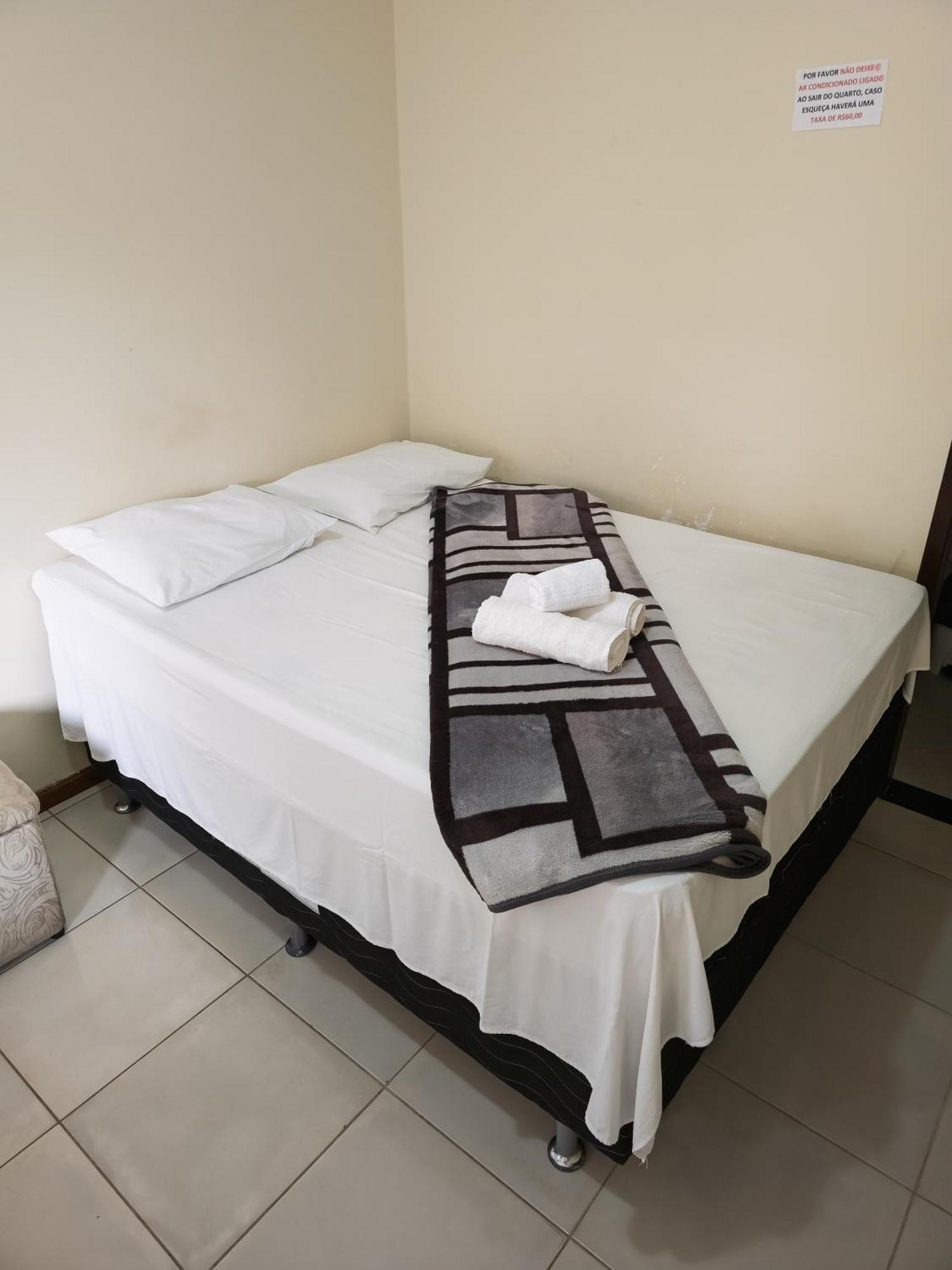 Quarto com 2 Camas de Solteiro