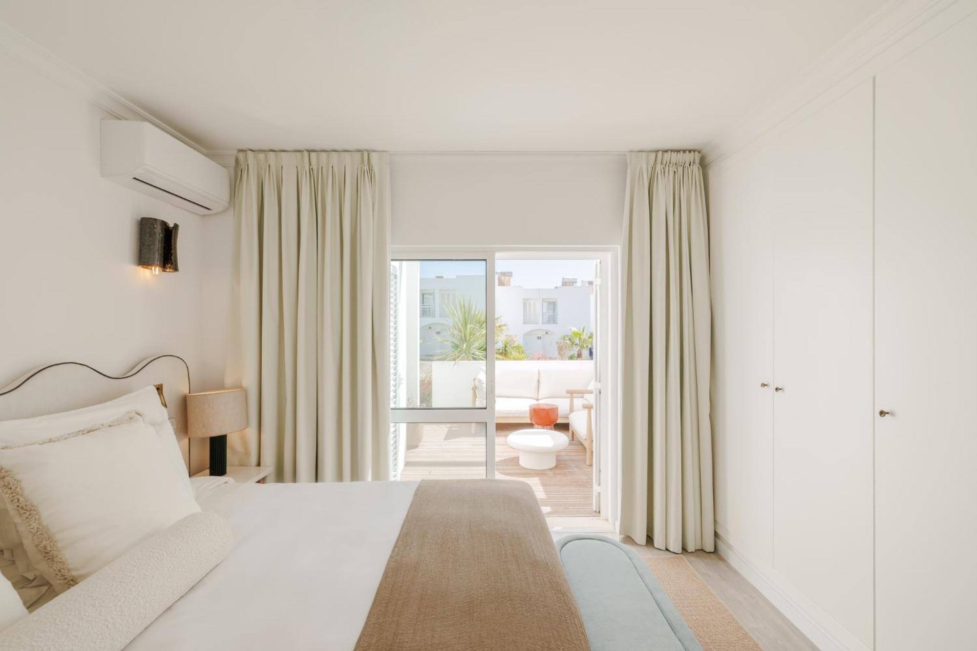 One-Bedroom Suite with Garden View and Terrace
