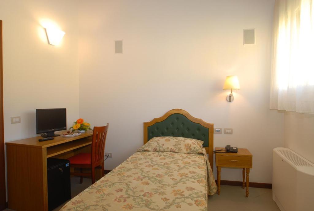 Single Room,15896636:JPEG