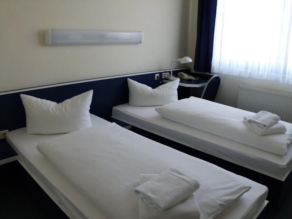 Twin Room,184676310:JPEG