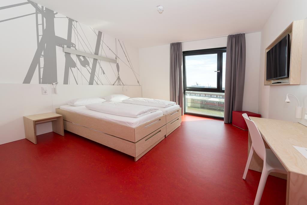 Zweibettzimmer mit Hafenblick