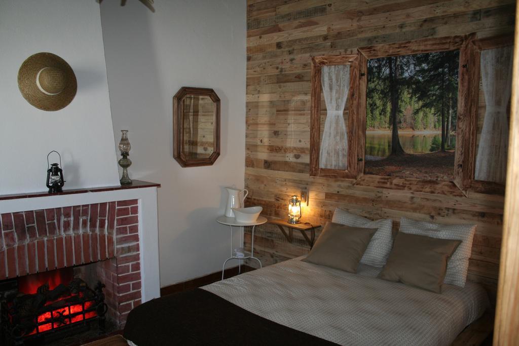 Quarto Duplo com Lareira e Vista Rua
