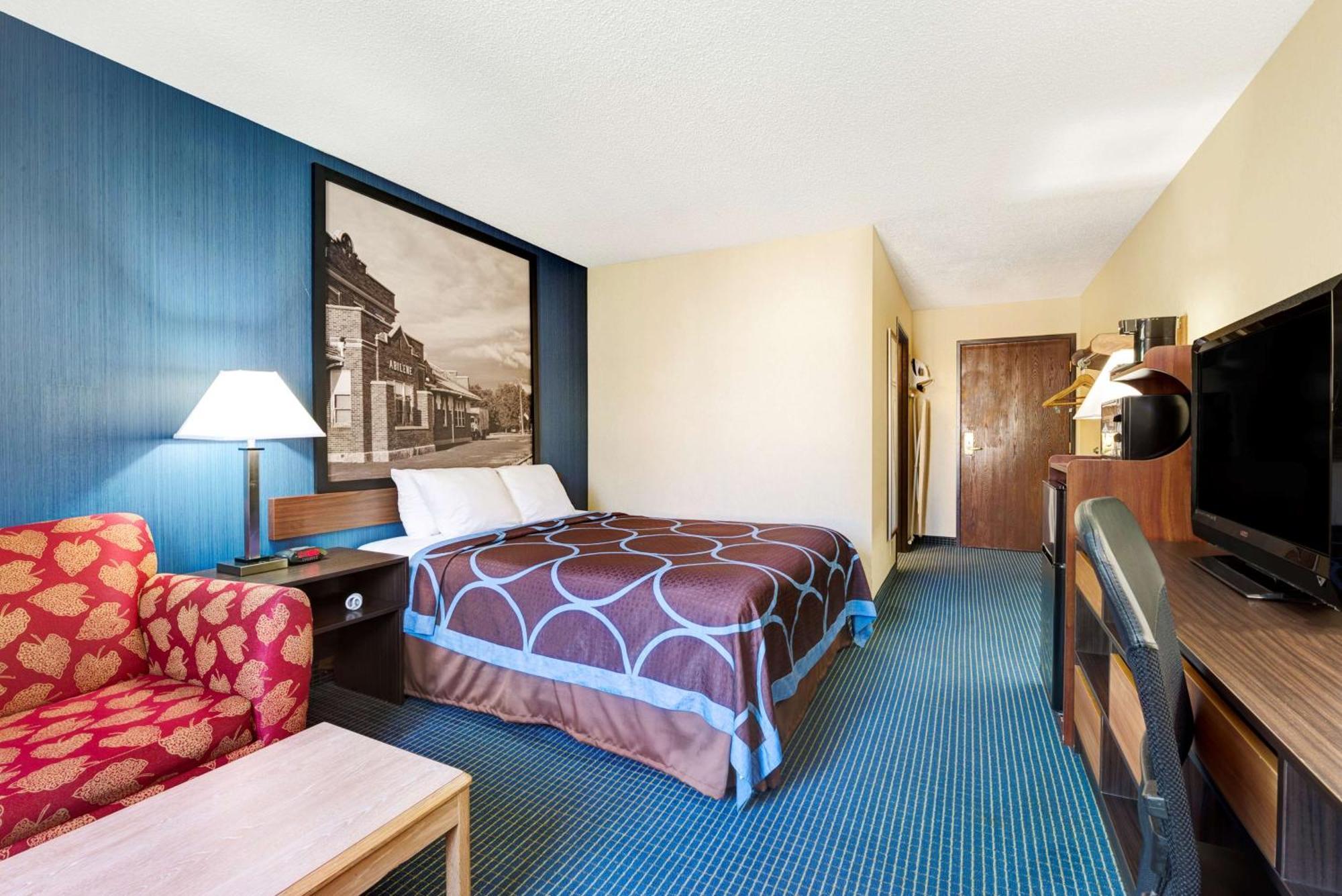 Queen Room - Disability Access - Non-Smoking