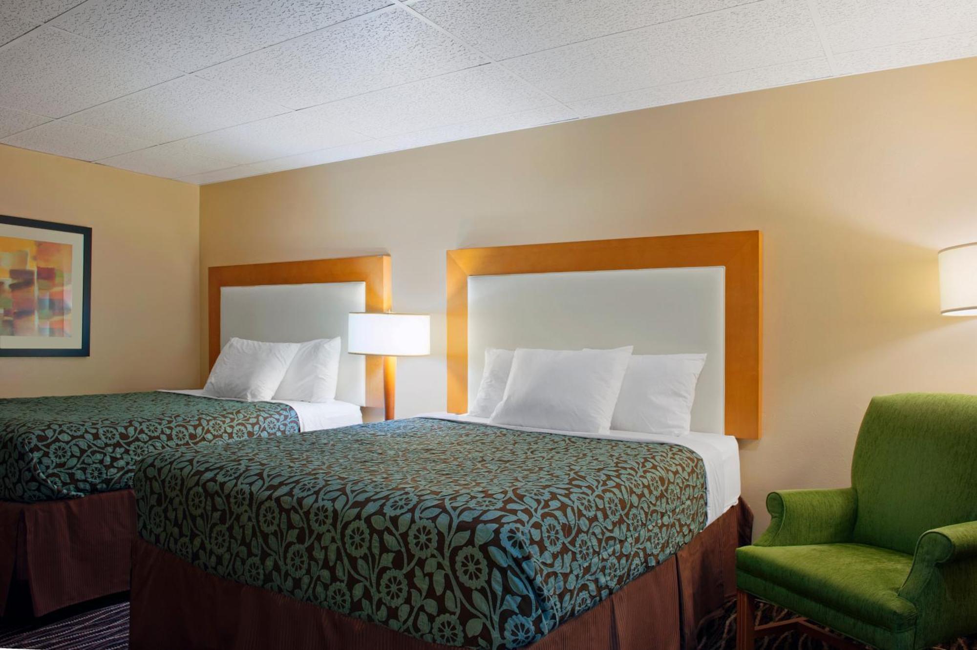 Queen Room with Two Queen Beds and Bathtub with Grab Bars - Mobility Accessible/Non-Smoking
