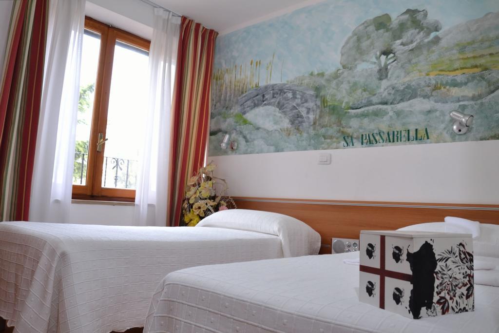 Camera Matrimoniale/Doppia con Letti Singoli con Bagno Privato