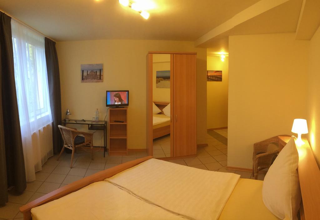 Large Single Room,201353947:JPEG