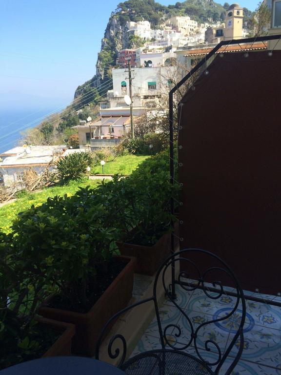 Camera Matrimoniale con Balcone e Vista Mare