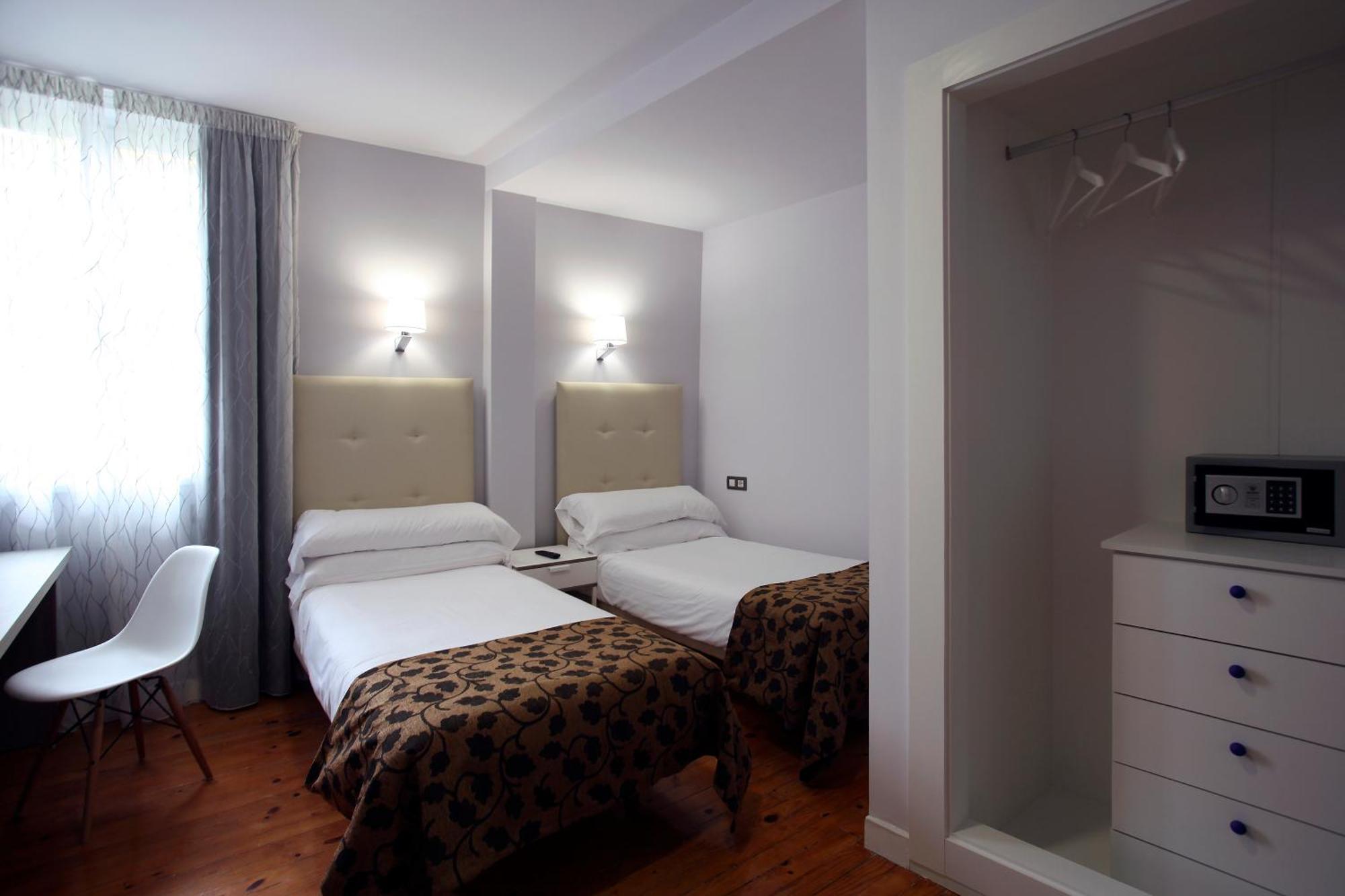 Double or Twin Room,326443114:JPEG