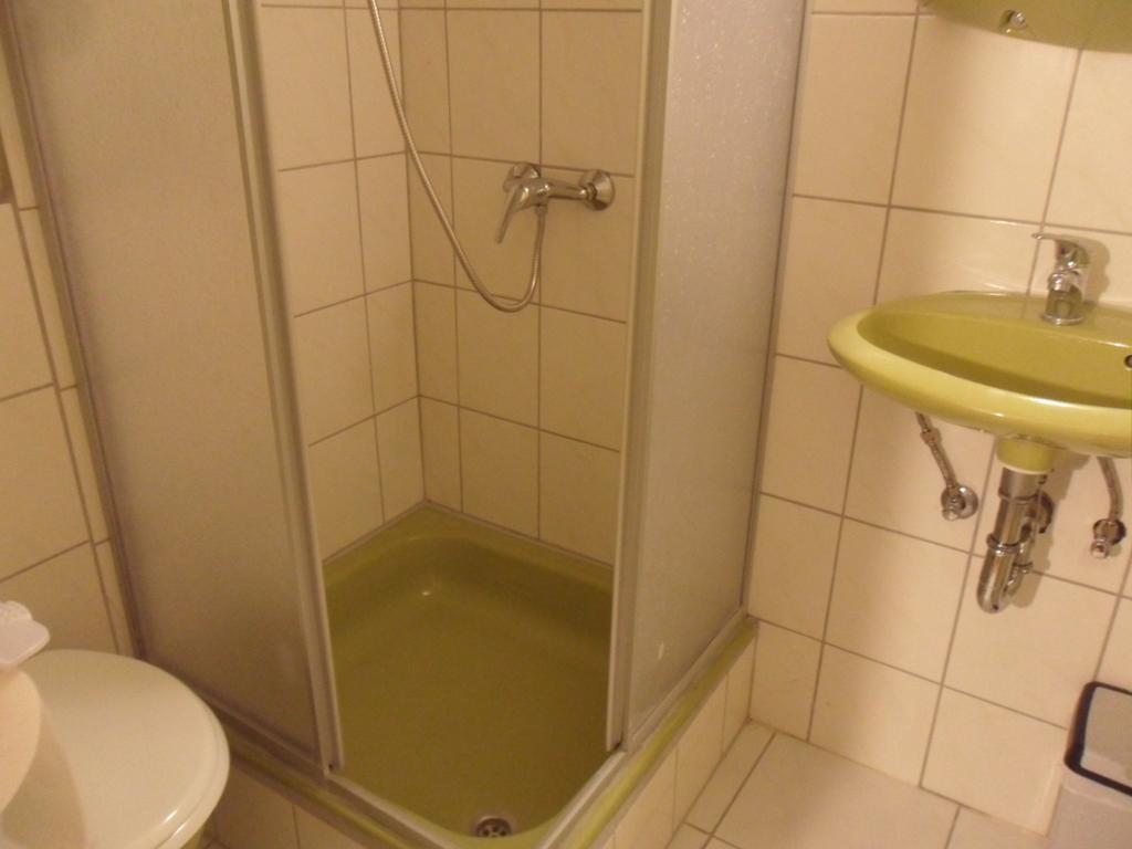 Einzelzimmer mit Dusche