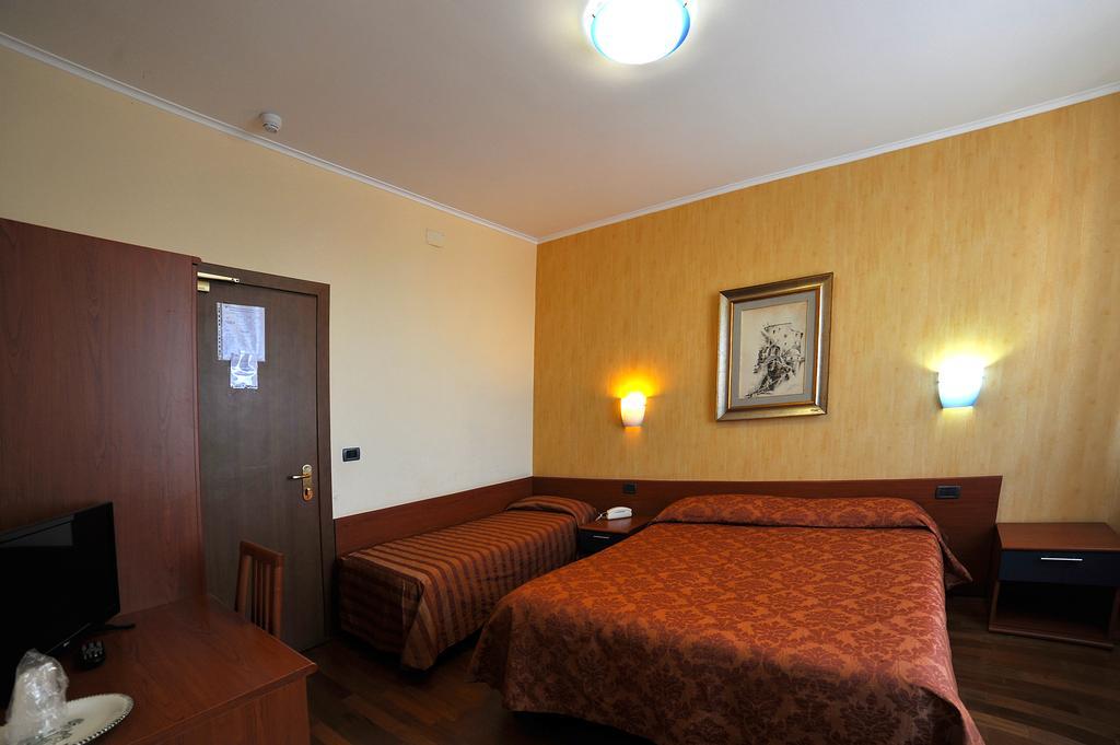 Double Room,213875099:JPEG