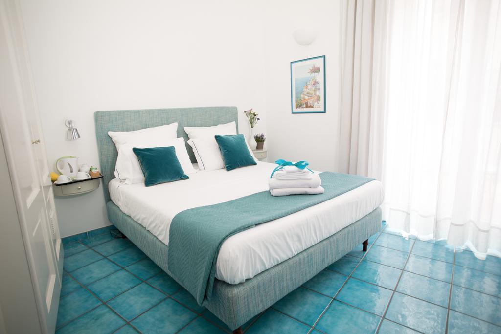 Superior Doppelzimmer mit seitlichem Meerblick und Terrasse