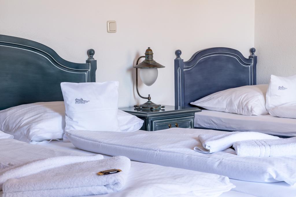 Dreibettzimmer mit Badewanne
