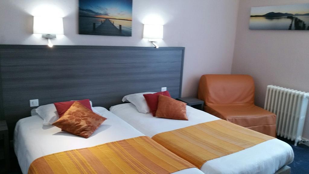 Chambre Double avec Bain & Lit d'Appoint - Vue Port Rhu