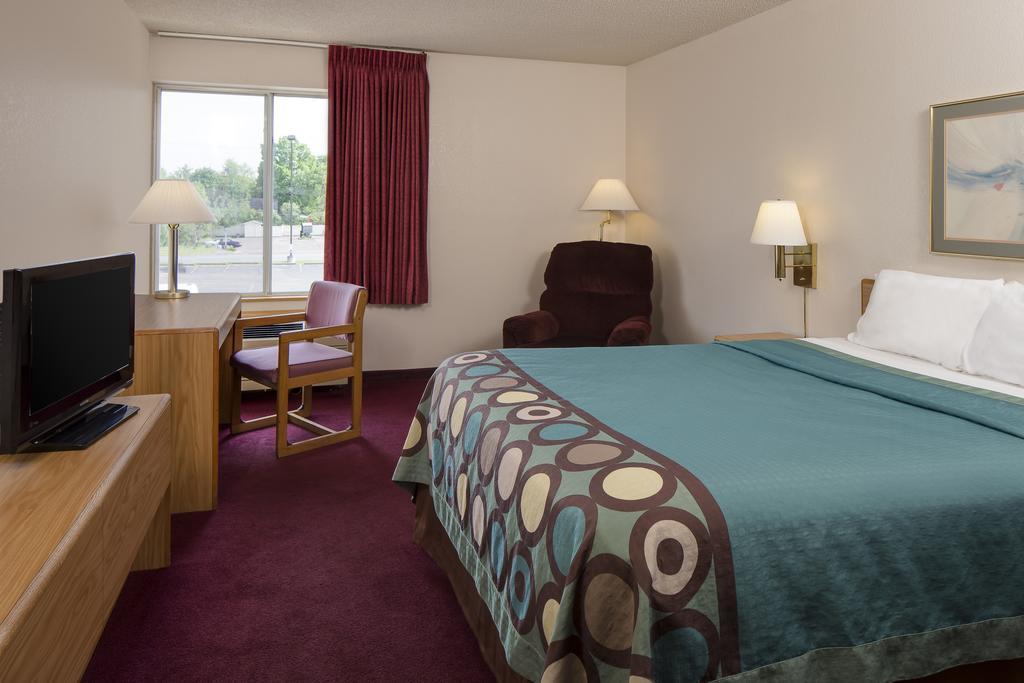 Queen Room - Mobility Access/Non-Smoking