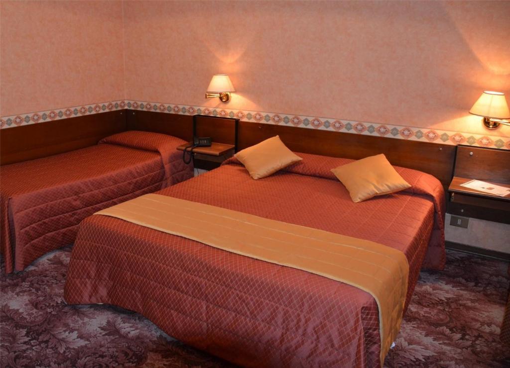 Camera Tripla