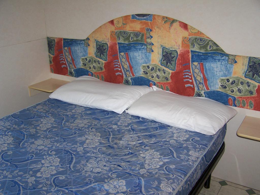Two-Bedroom Mobile Home,226116563:JPEG