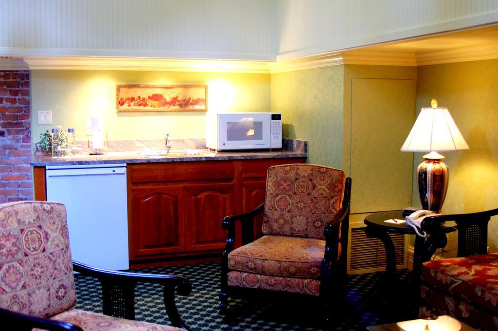 Queen Suite