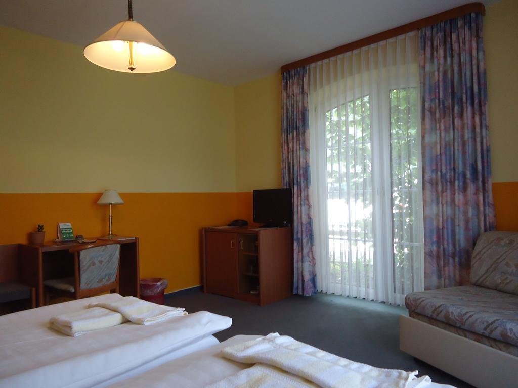 Double Room,250195029:JPEG