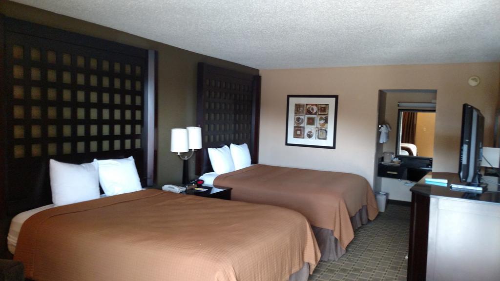 Queen Room with Two Queen Beds-Smoking