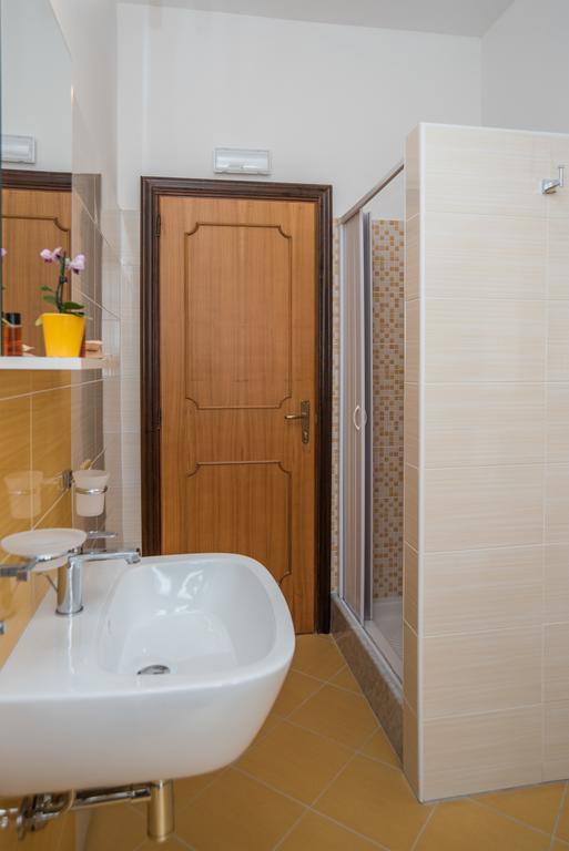 Double Room Private External Bathroom,228523079:JPEG