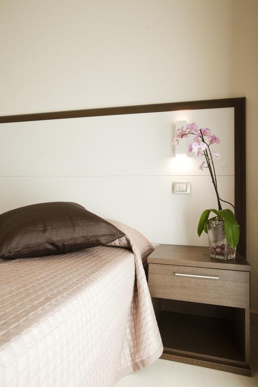 Camera Tripla Superior