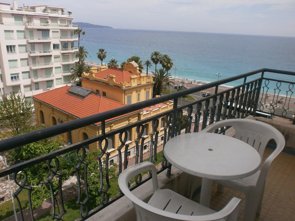 Doppelzimmer mit Balkon und Meerblick