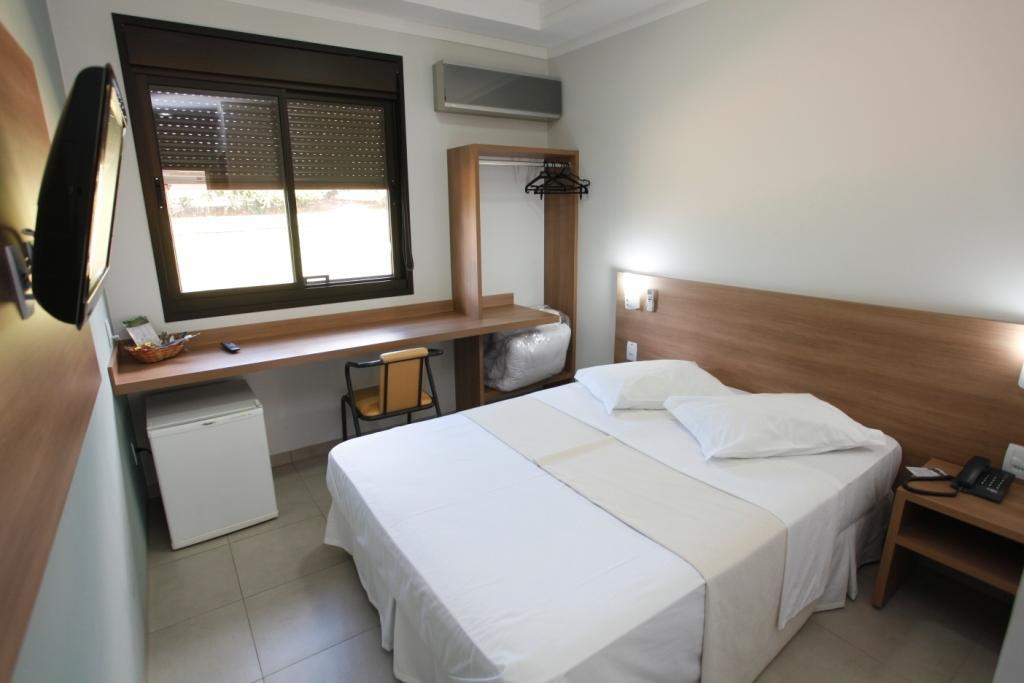 Quarto com Cama Queen-size