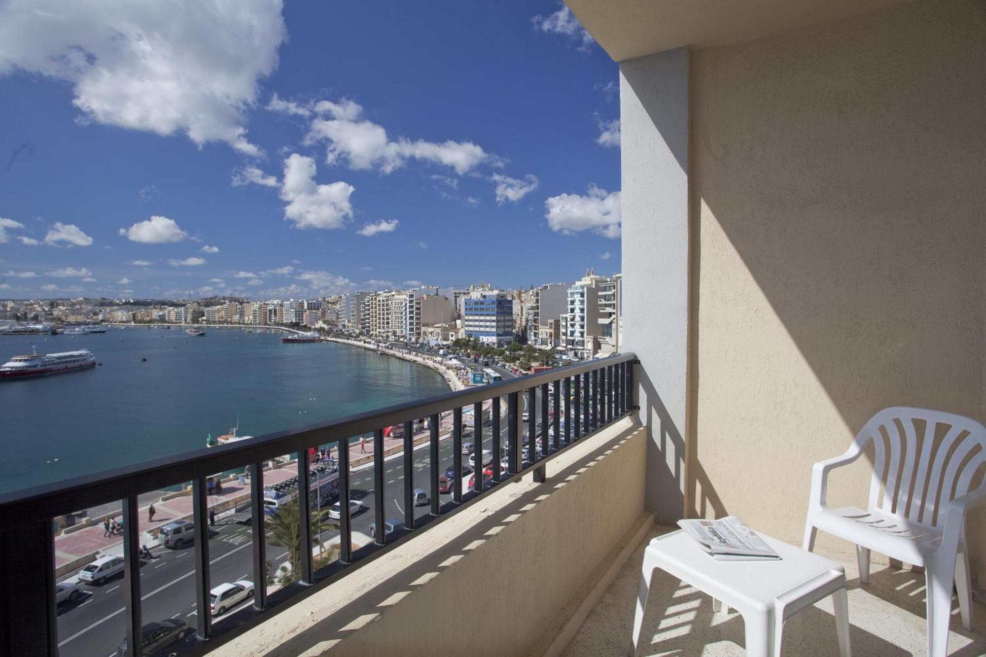 Tweepersoonskamer met 1 of 2 Bedden en Balkon - Uitzicht op Zee