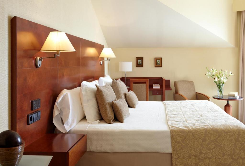 Single Room,912975781:JPEG