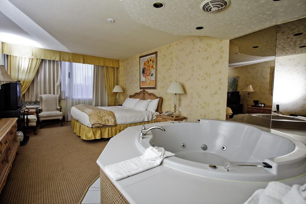 King Room One King Bed Jetted Tub Ground Level Non-Smoking,321775297:JPEG