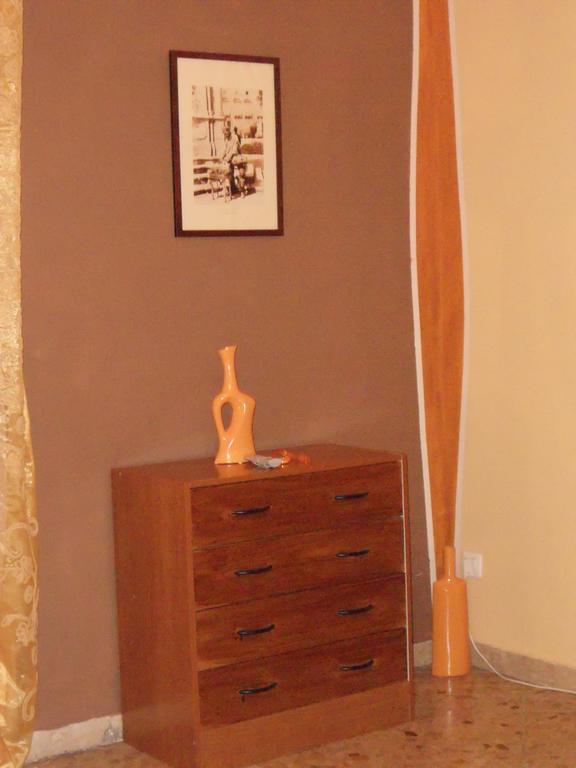 Tweepersoonskamer met een Eigen Externe Badkamer
