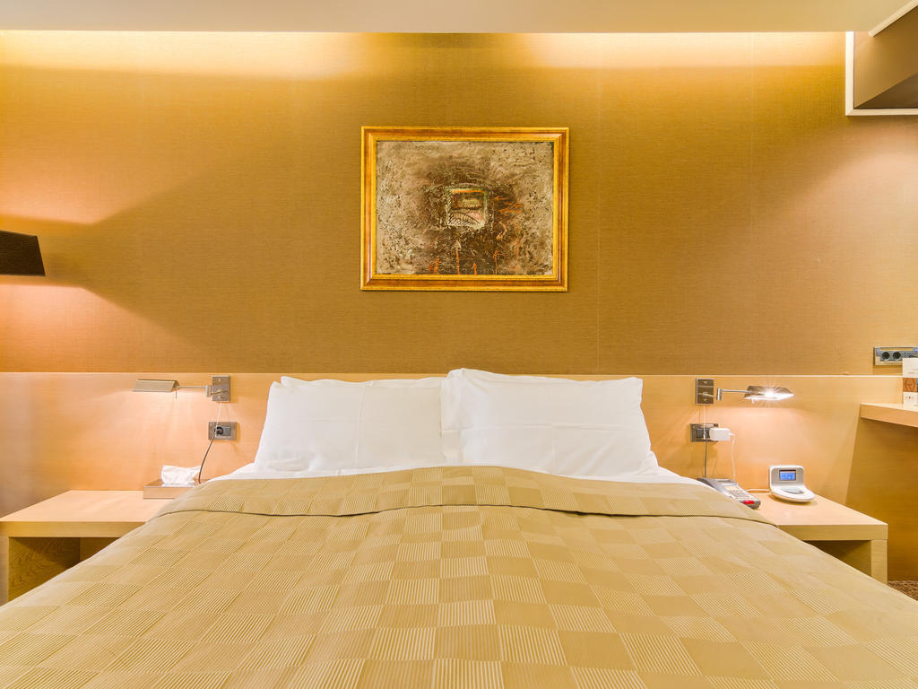 Habitación Doble con balcón y vistas laterales al mar