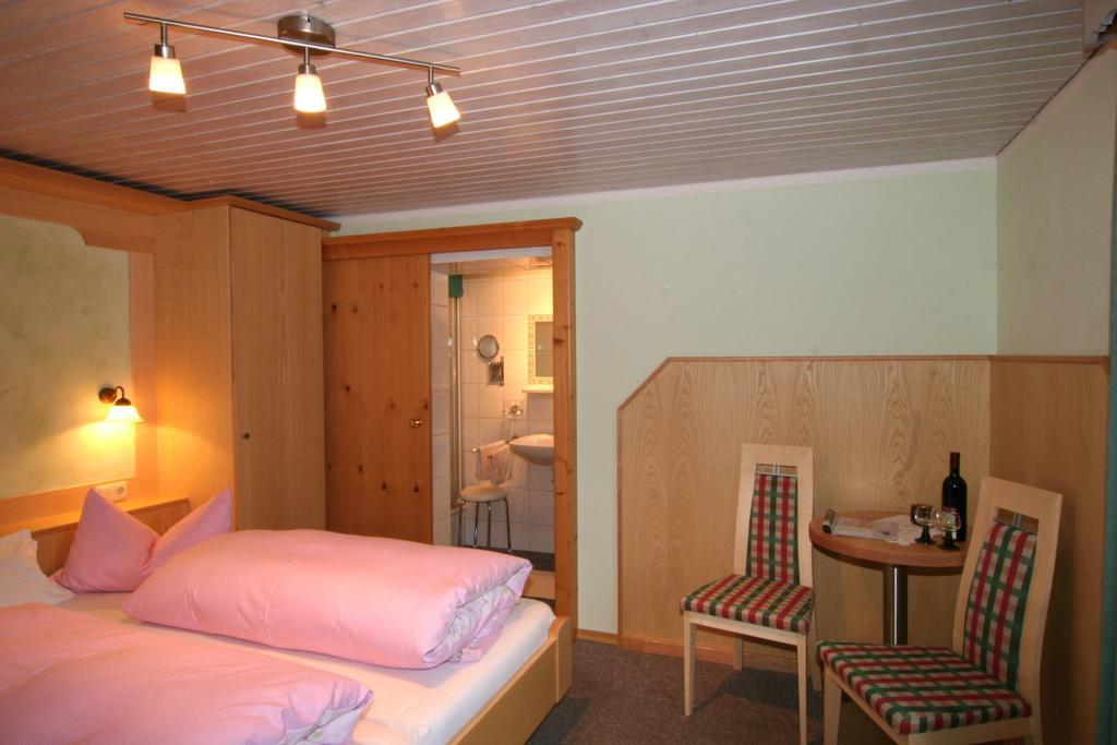 Doppelzimmer mit Balkon