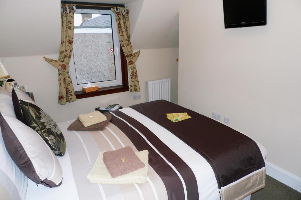 Small Double Room,25476477:JPEG