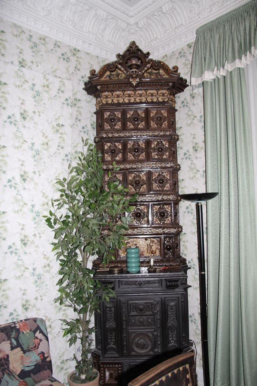 Single Room with Shared Bathroom