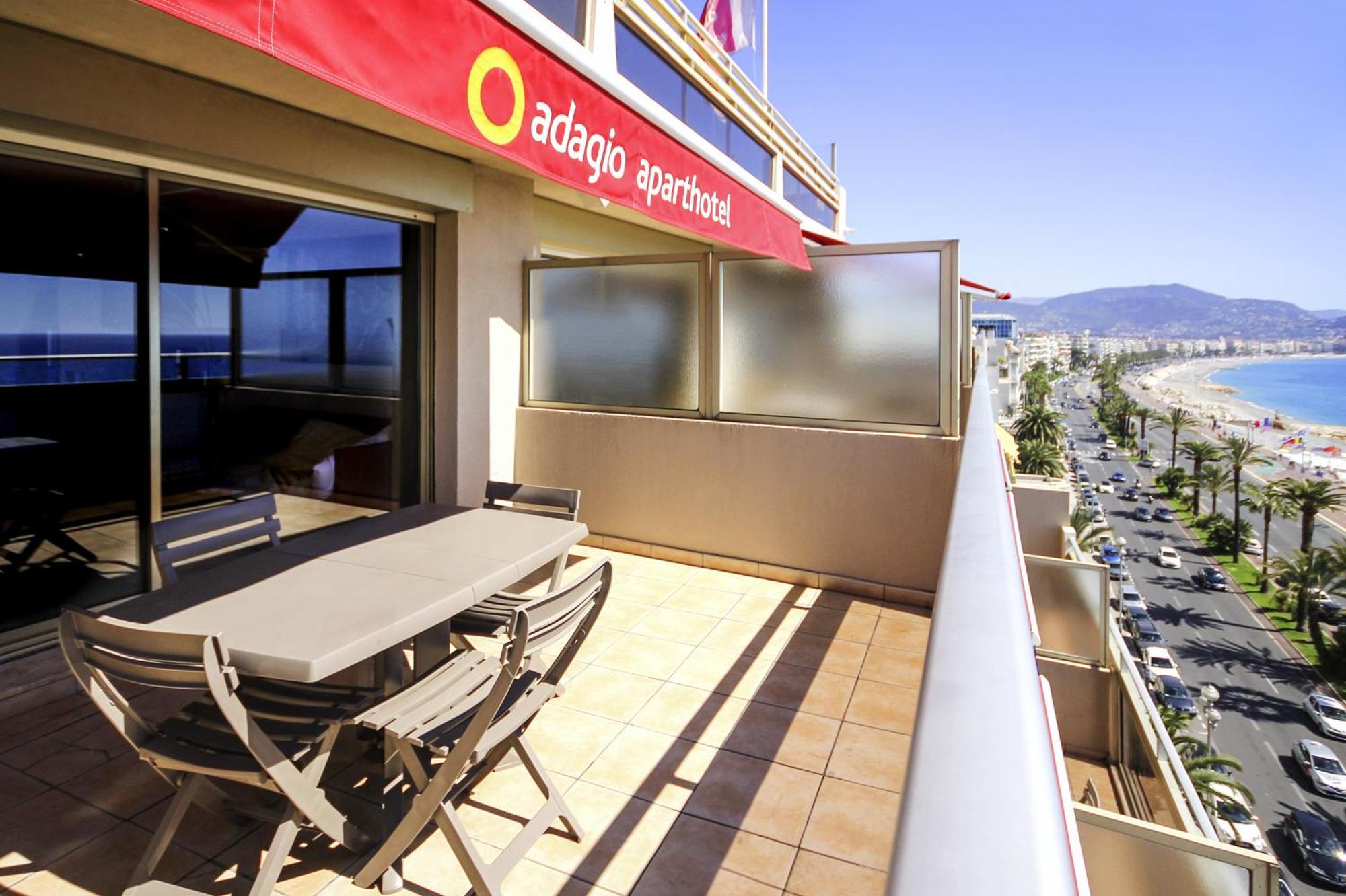 One-Bedroom Apartment with Sea View (4 Adults)