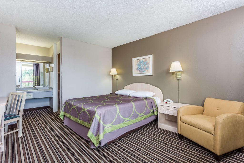 Queen Room - Mobility Access/Non-Smoking