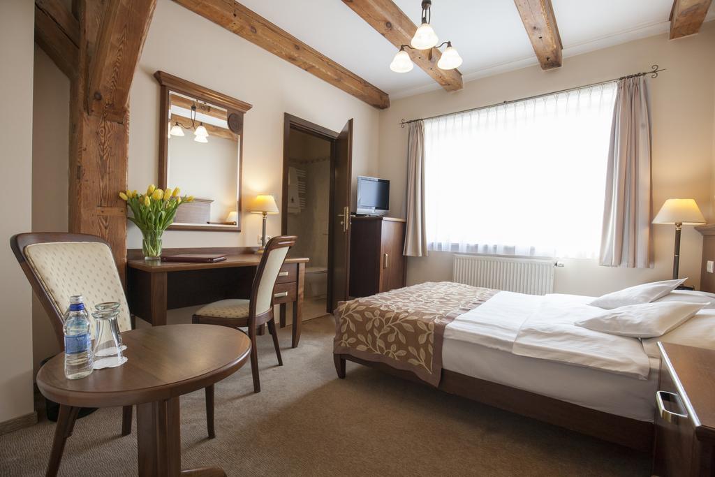 Single Room,1588066134:JPEG