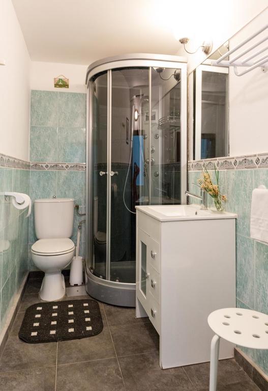 Double Room Private External Bathroom,1379454278:JPEG