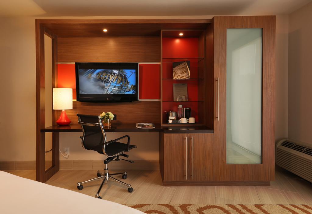 Deluxe Room Food Beverage Credit No Resort Fee,704015569:JPEG