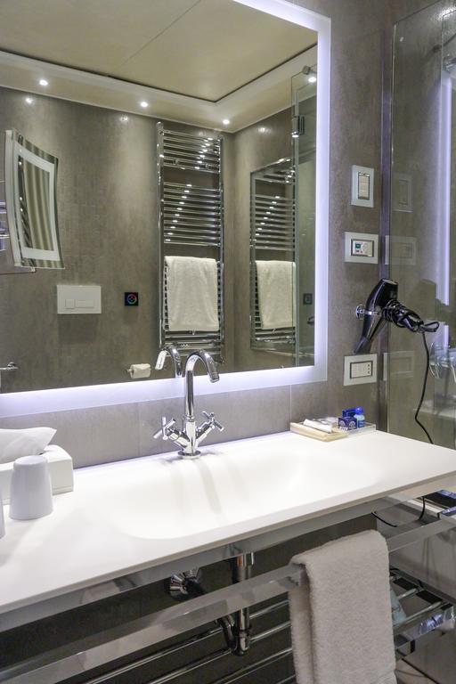 Deluxe Single Room with City View,942278869:JPEG