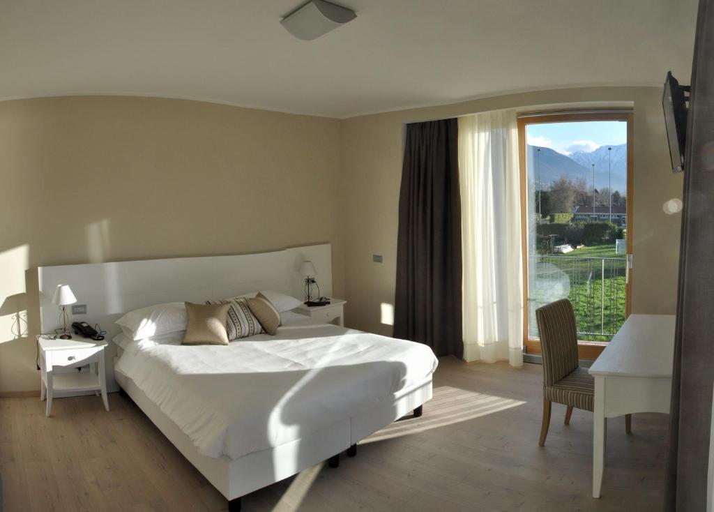 Familienzimmer mit seitlichem Seeblick (2 Erwachsene + 2 Kinder)