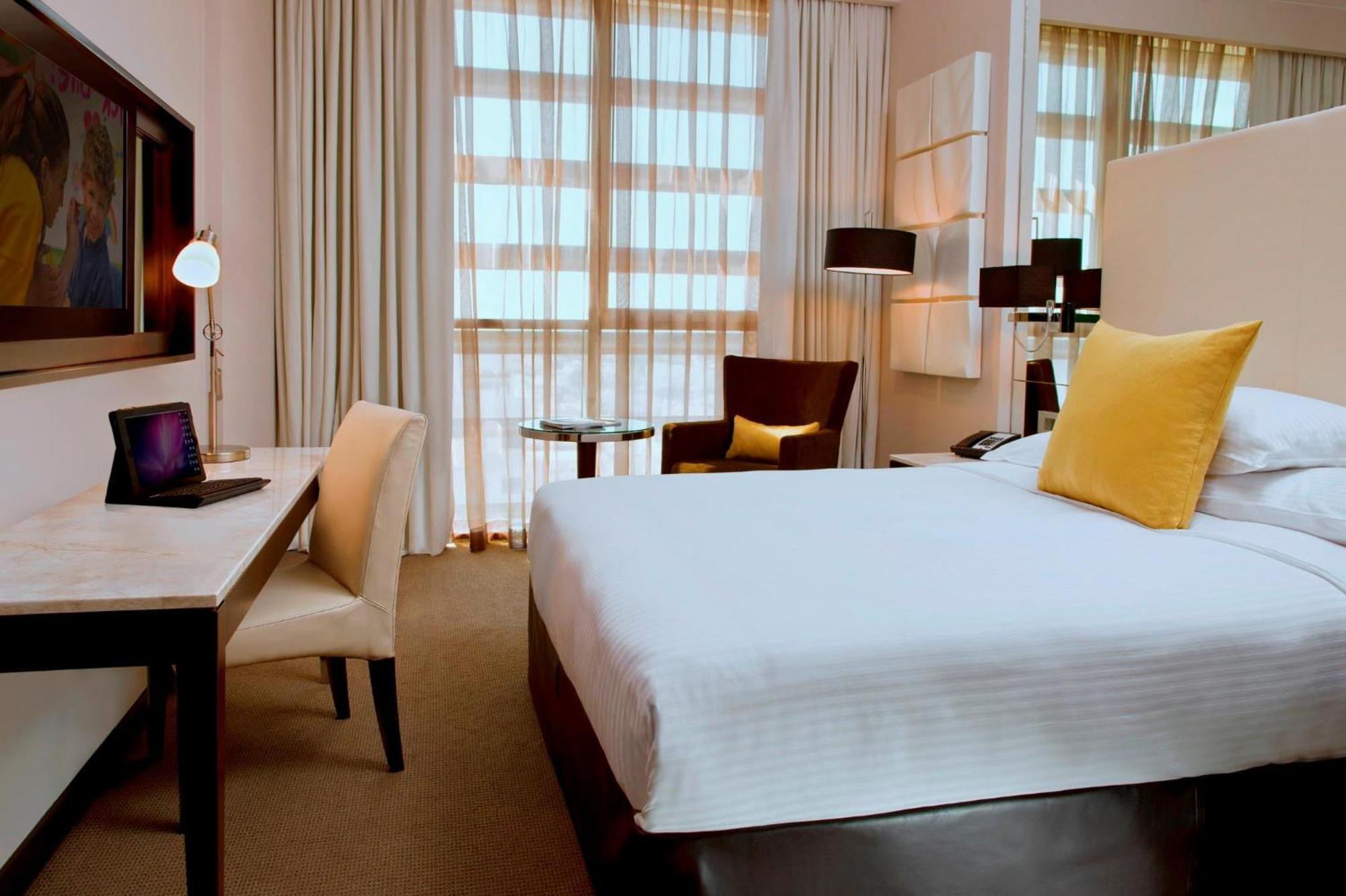 City View Centro Room - Queen Bed
