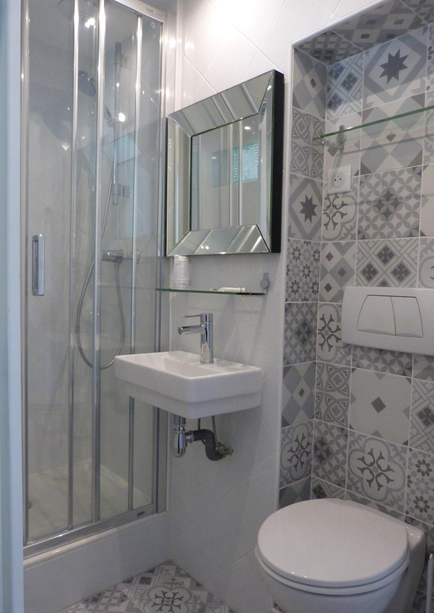 Driepersoonskamer met Eigen Douche en Toilet