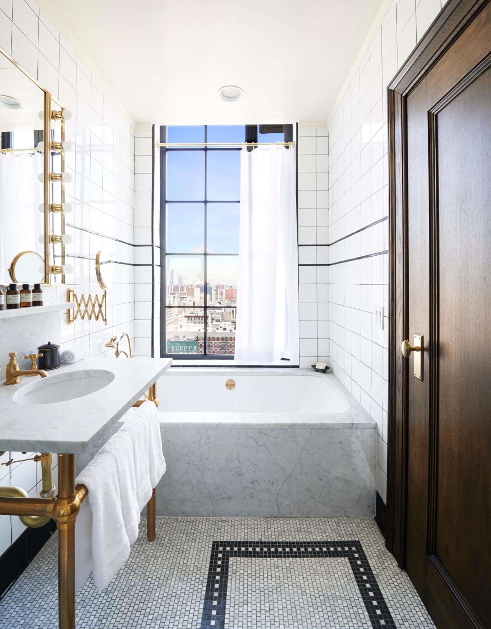 Queen Loft Tub,812370480:JPEG