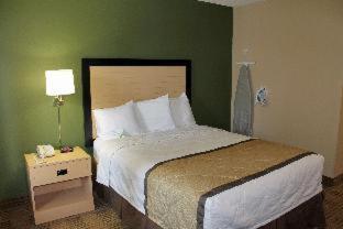 Queen studio with 1 Queen Bed - Disability Access/Non-Smoking