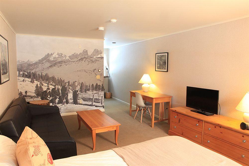 Standard Queen Room
